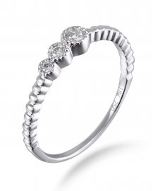 THREE STONE DIAMOND BAND (TR1607)