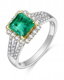 EMERALD CUT DIAMOND RING (TR4598)