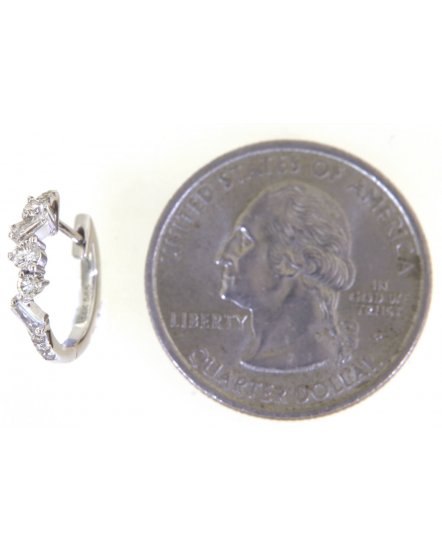 BAGUETTE DIAMOND HUGGIES (TE1596)