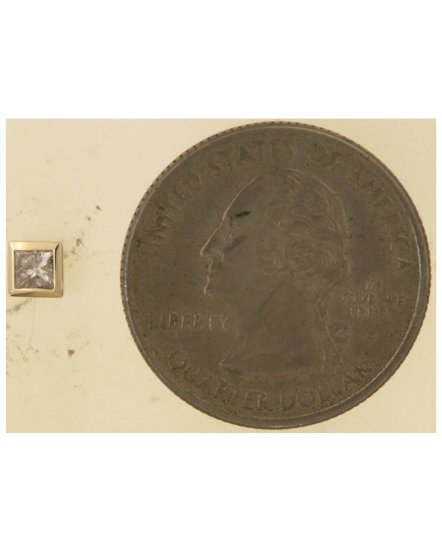 PRINCESS CUT DIAMOND STUDS (TE1733)