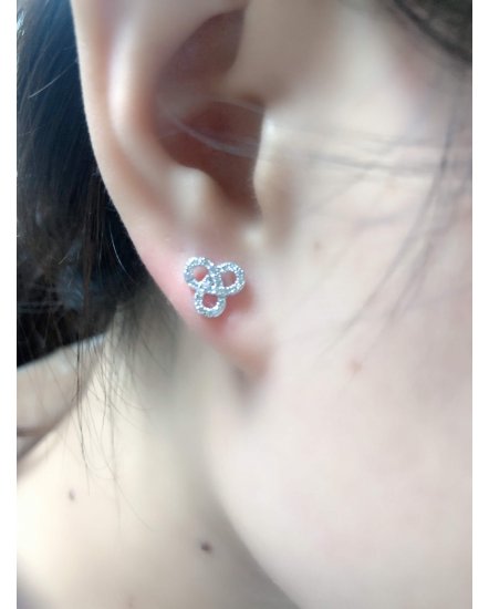 TRIANGLE STYLE DIAMOND STUDS (TE933)