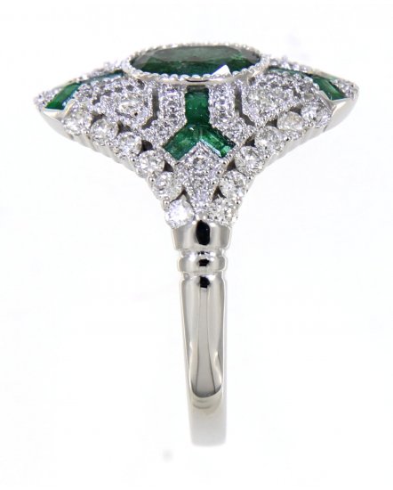 OVAL EMERALD DIAMOND RING (TR3879)