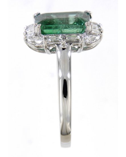 EMERALD CUT DIAMOND RING (TR4630)