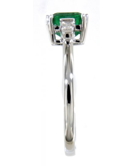 EMERALD CUT DIAMOND RING (TR4986)